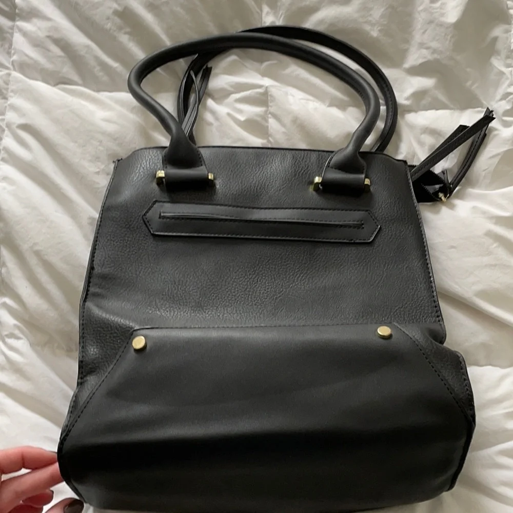 black tote